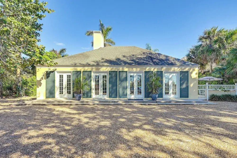 Walk to Beach! Old Naples Escape w/ Patio & Grill