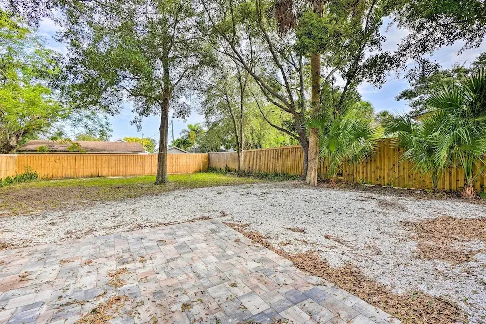 Historic Tarpon Springs Abode ~ 3 Mi to Beach