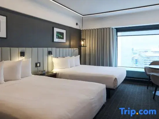 Четырёхместный номер Superior 2 отдельные кровати в Hotel Bonaventure Montreal