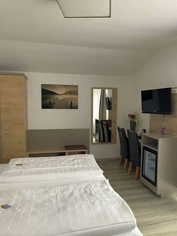 Standard Double room with balcony (full double bed)