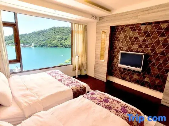 Standard Quadruple room with view