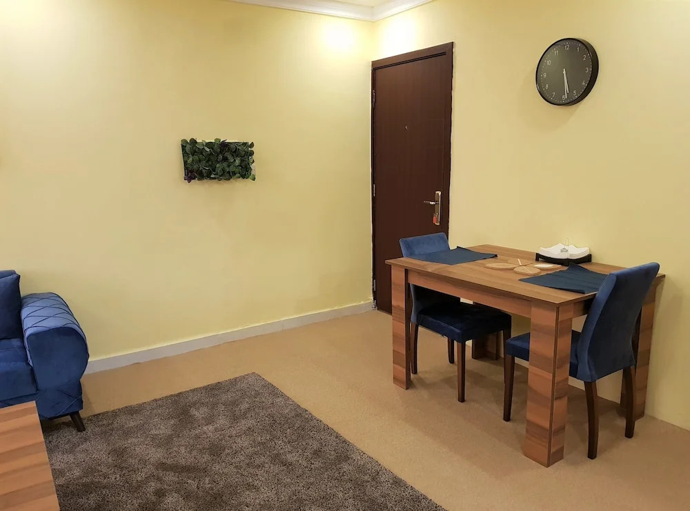 Cozy 2 Bedroom Apartment - фото 10