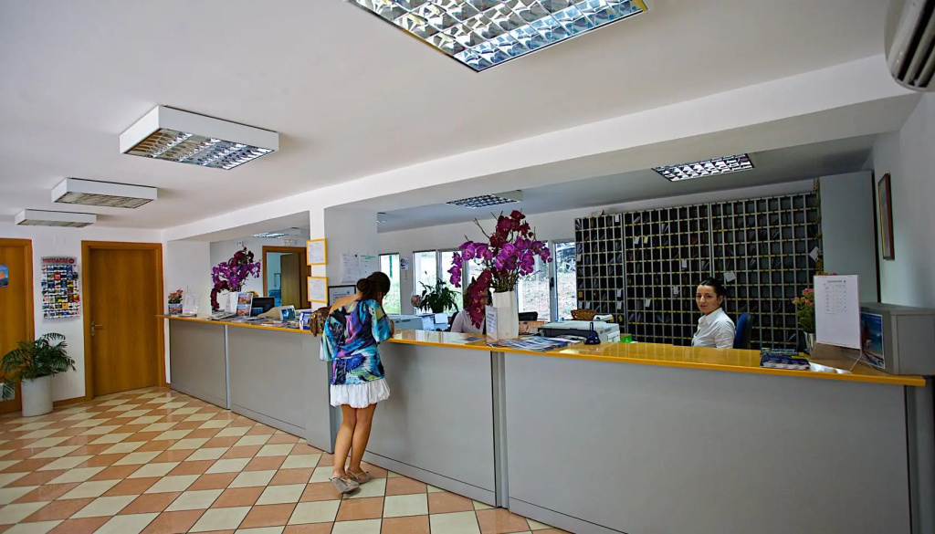 Lobby & Reception