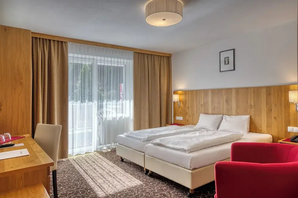 Classic Double room with balcony (full double bed)