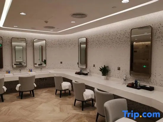 Expo Serene Hotel Shiyuan(Great Wall.Hot Spring.Medicated Bath)