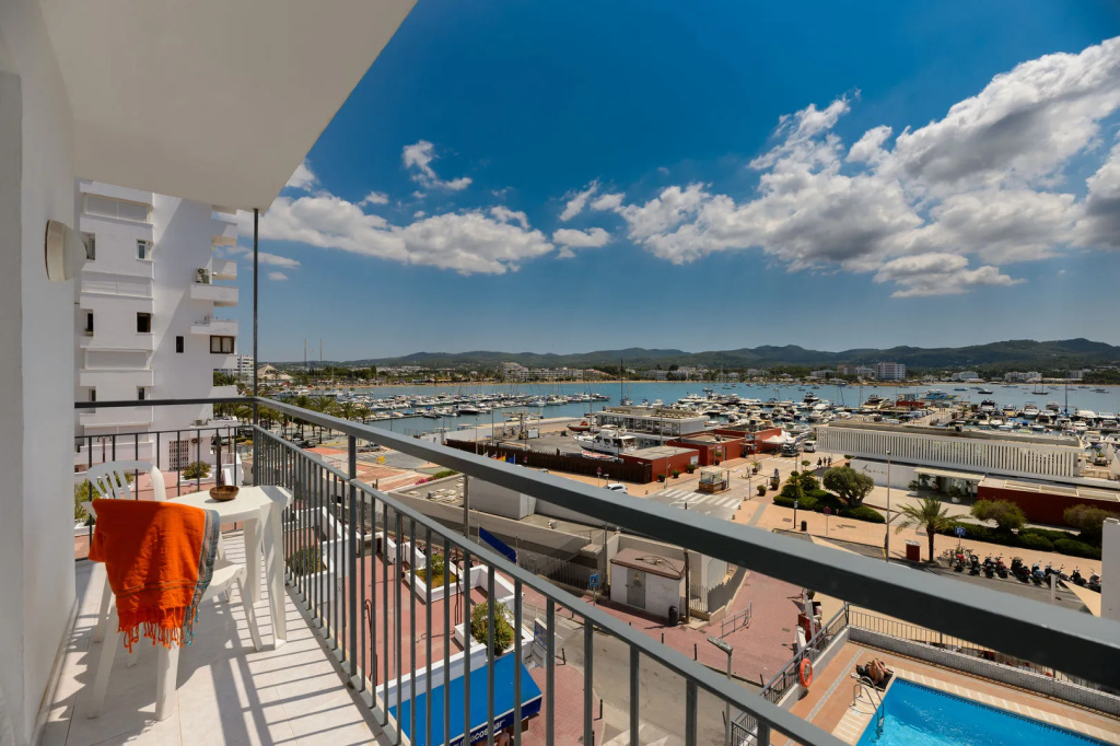 Beach & Waterfront