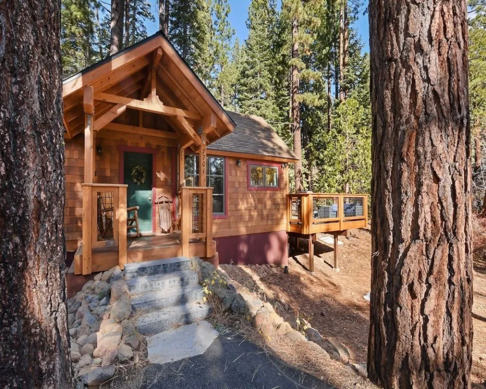 Lewis Lair Cabin 1 Bedroom Cabin by Redawning