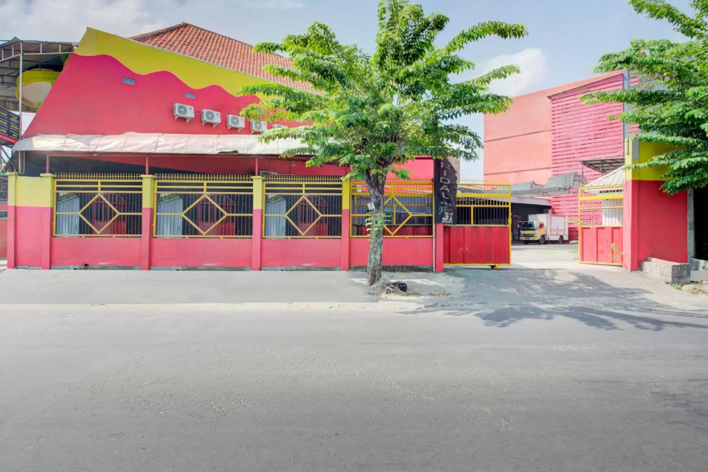 Oyo 3198 Sukomanunggal Inn