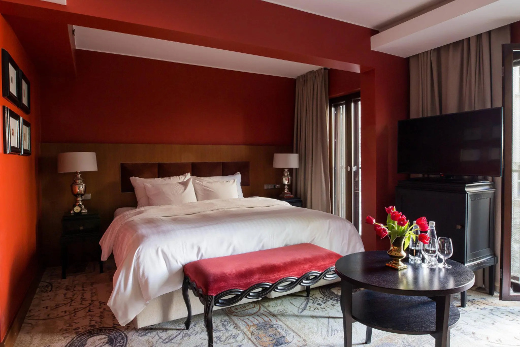 Executive Double Junior Suite with courtyard view (full double bed)
