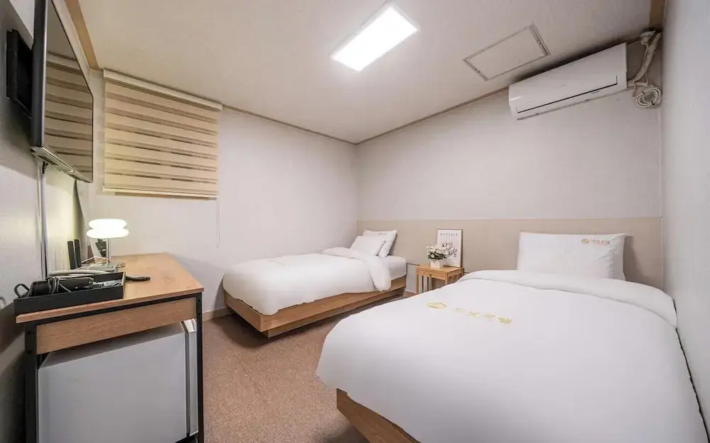 Standard Double room (twin beds)
