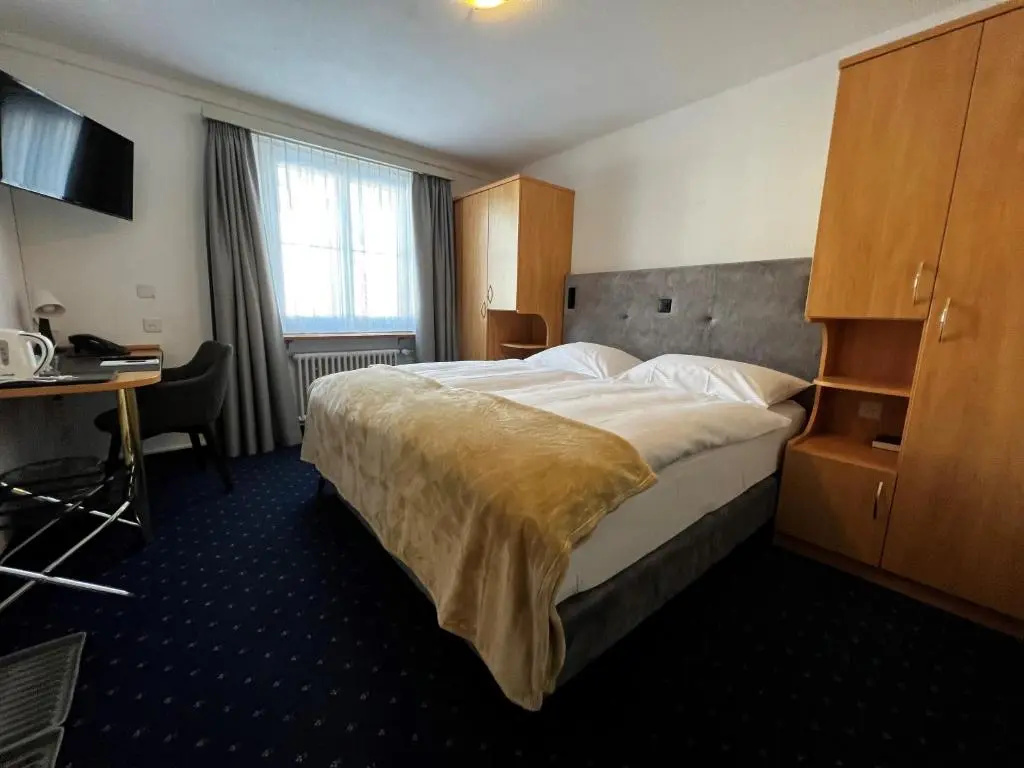 Economy room