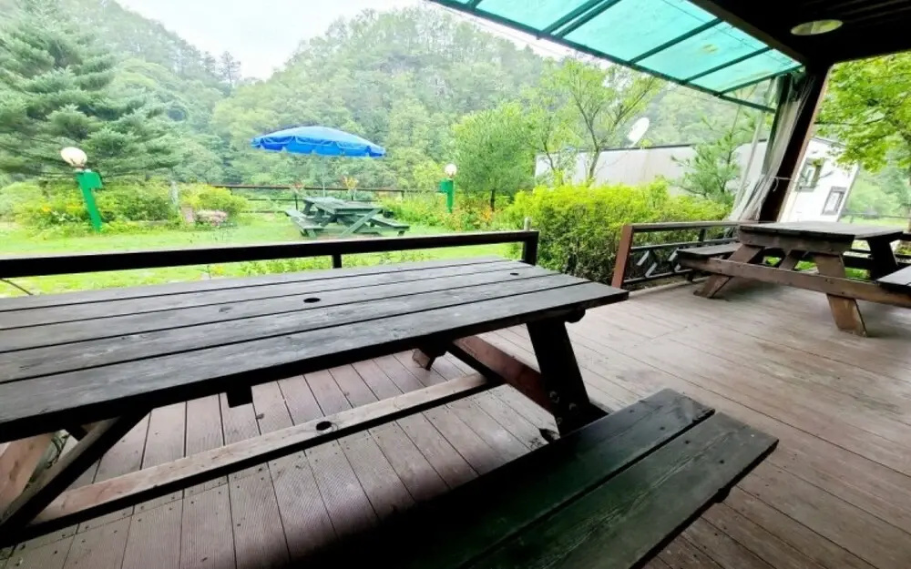 Gapyeong Chorok Jeongwon Gyegok Dokchae Pension