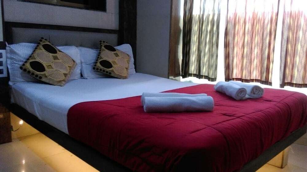 OYO Hotel Paris Residency Near Shree Siddhivinayak Temple image