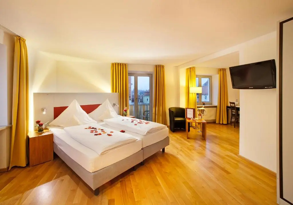 Standard Double room with balcony (full double bed)