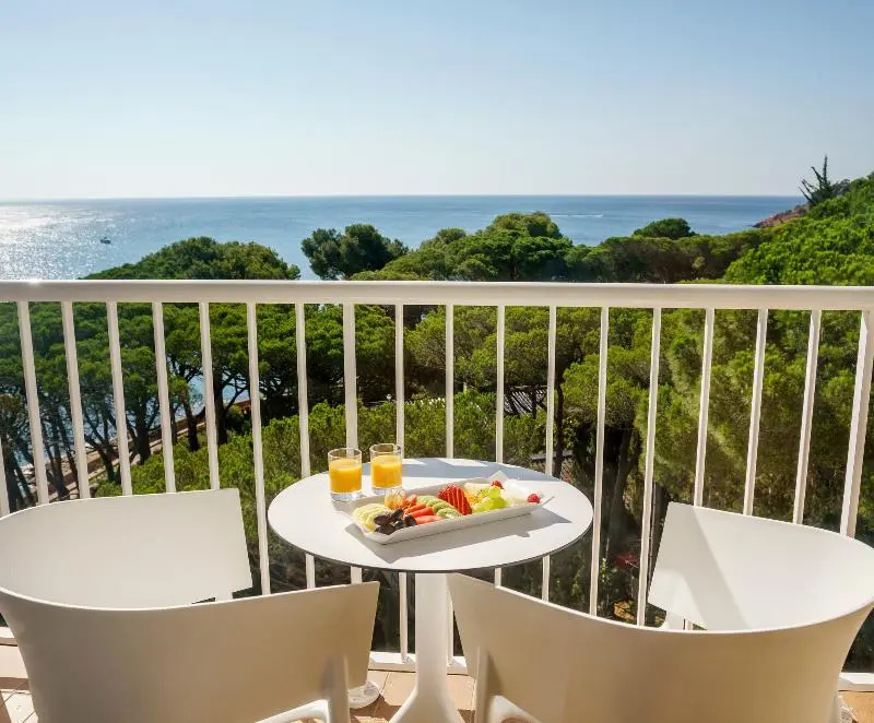 Hotel ILUNION Caleta Park - Chambres