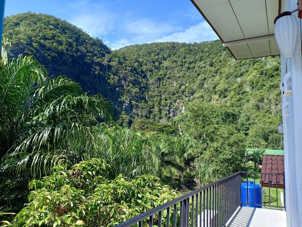 Standard Double room with balcony (full double bed)