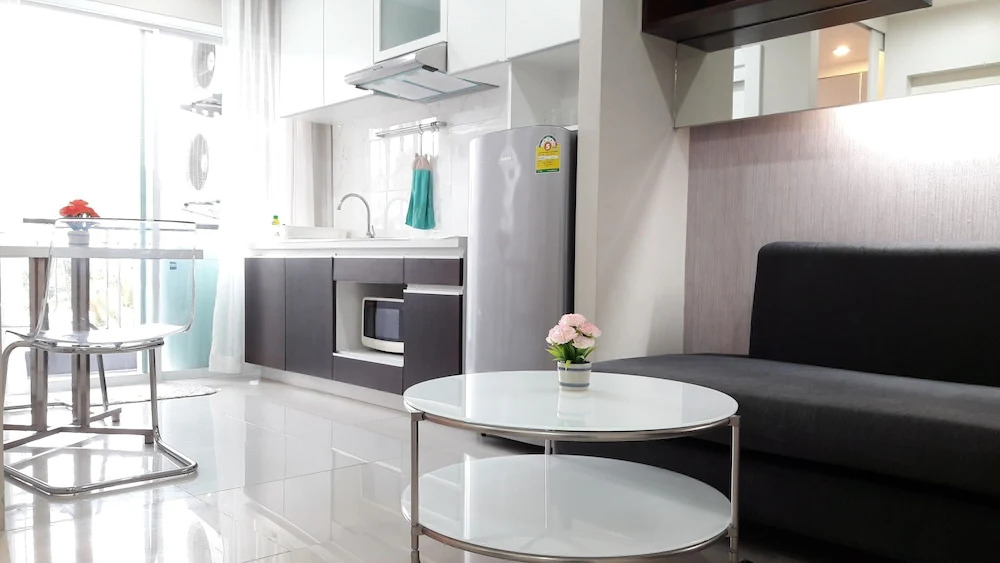 Двухместный номер Standard с балконом двуспальная кровать в The Scene Condo By The Rich