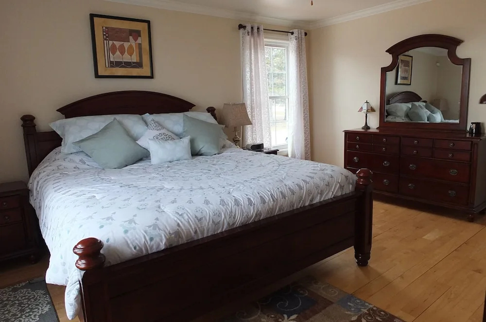 3 Bedrooms Cottage with balcony