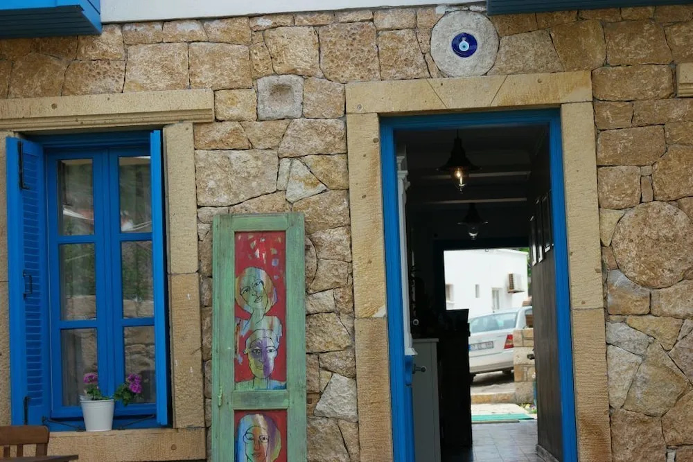 Ayapetro Hotel