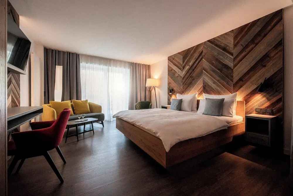 Deluxe Double room with balcony (full double bed)