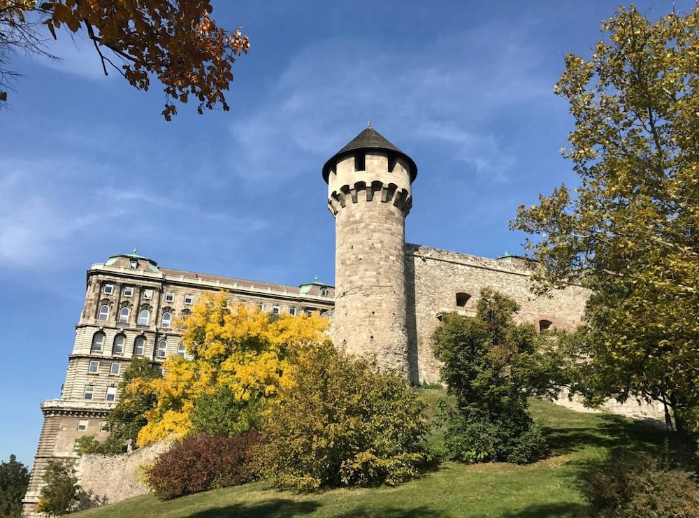 Vintage quiet with Castle view downtown
