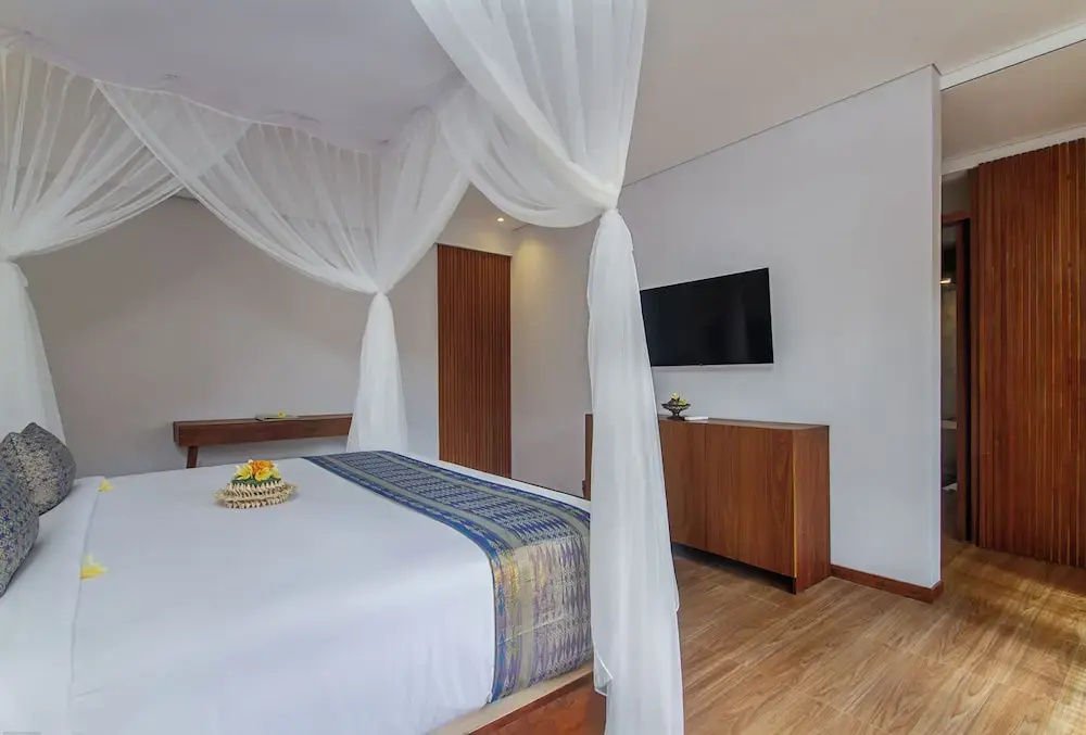 2 Bedrooms Villa with balcony and with garden view