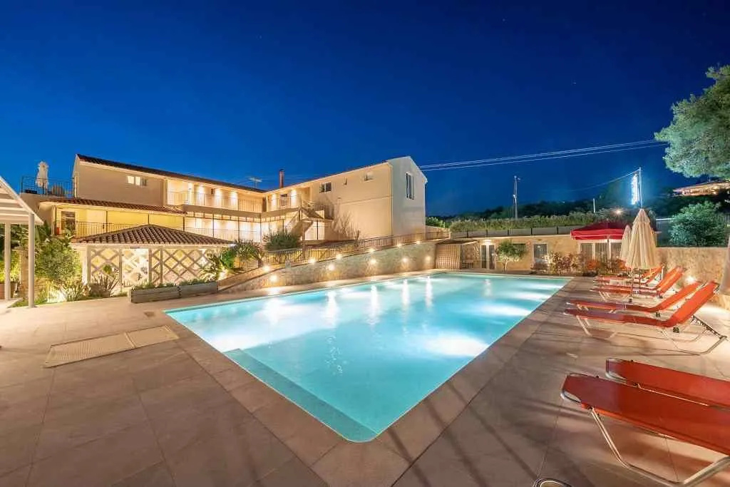 Makris Yialos Apartments, ,