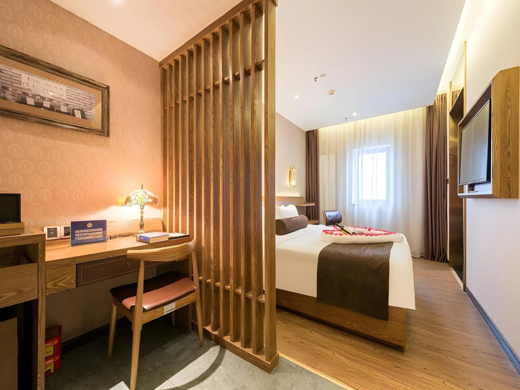 Отель James Joyce Coffetel Beijing Bell And Drum Tower Branch в Пекине