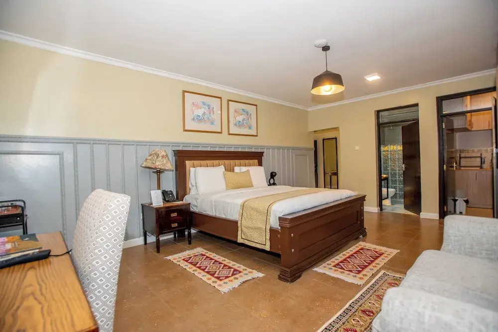 Executive Double Suite with courtyard view (full double bed)