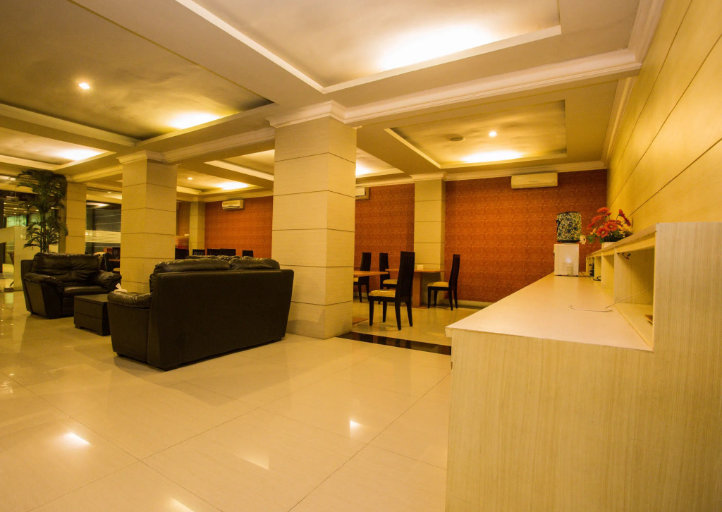 Lobby & Reception
