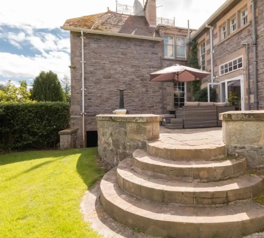Firlands House