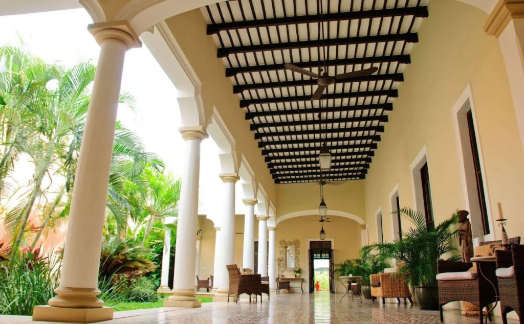 Lobby & Reception