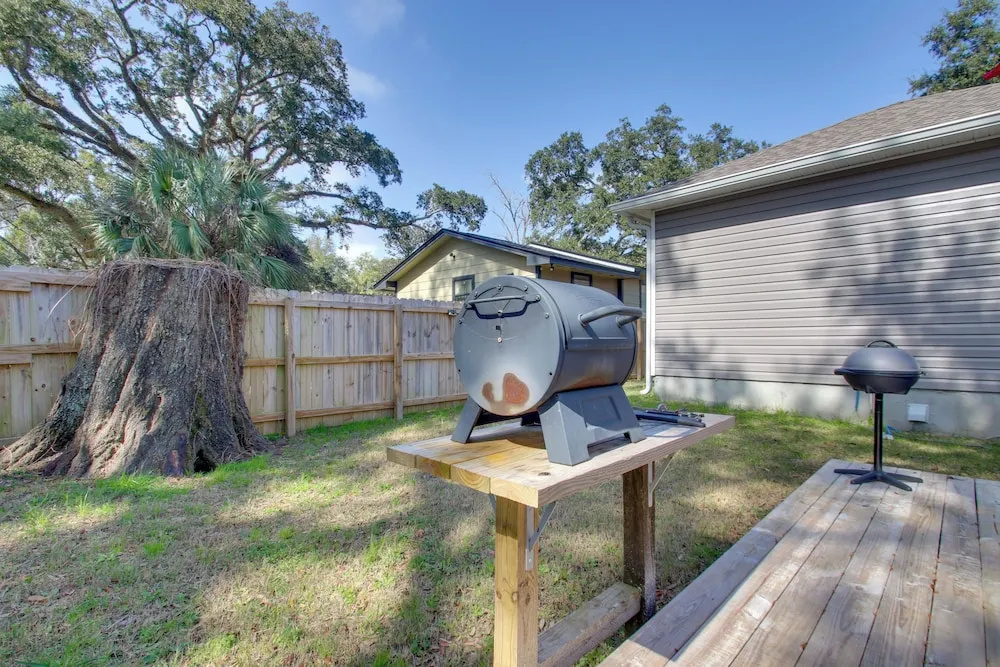 Downtown Pensacola Vacation Rental w/ Yard!