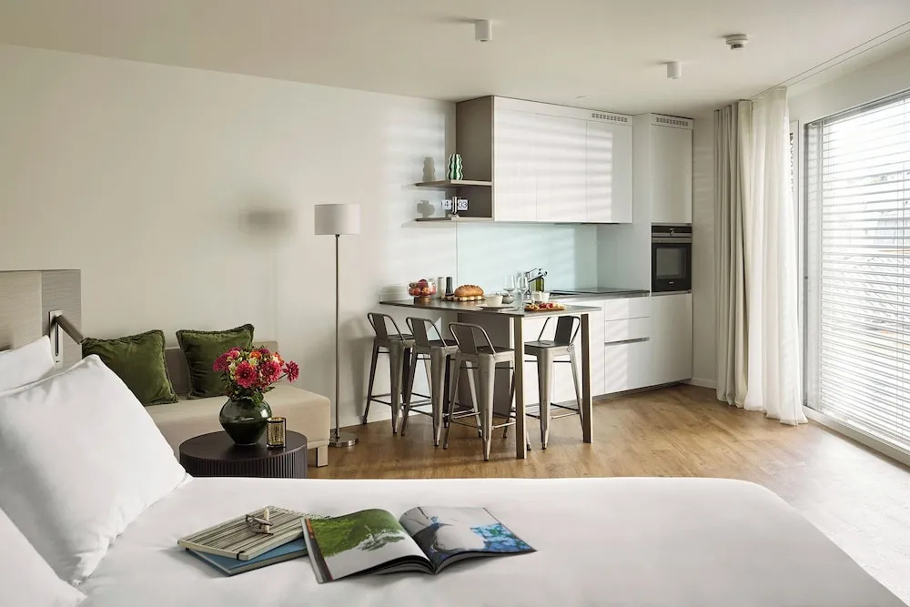 Base Geneva — фото 5