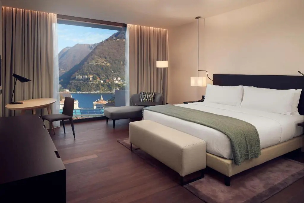 Premium Double room with lake view (full double bed)