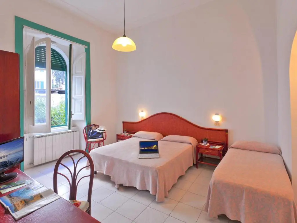 Economy Triple room