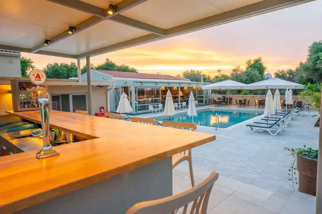 Makris Yialos Apartments, ,