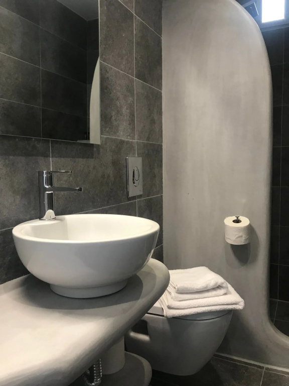 Comfort room