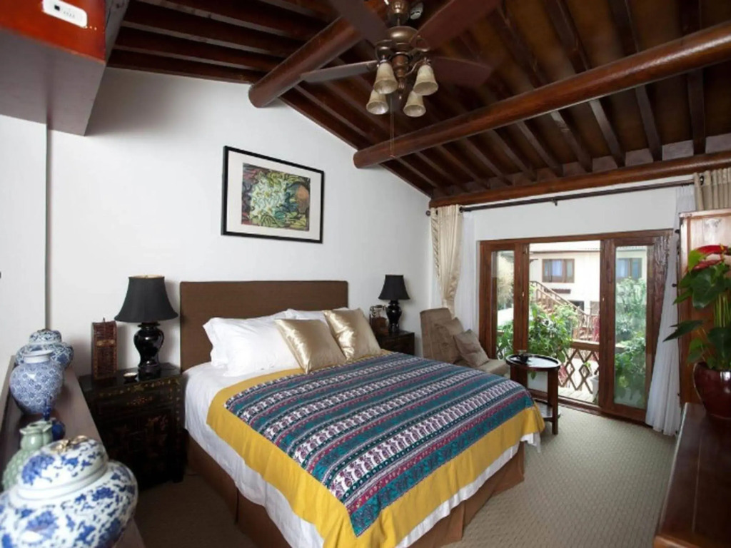 Red Wall Garden - фото 16