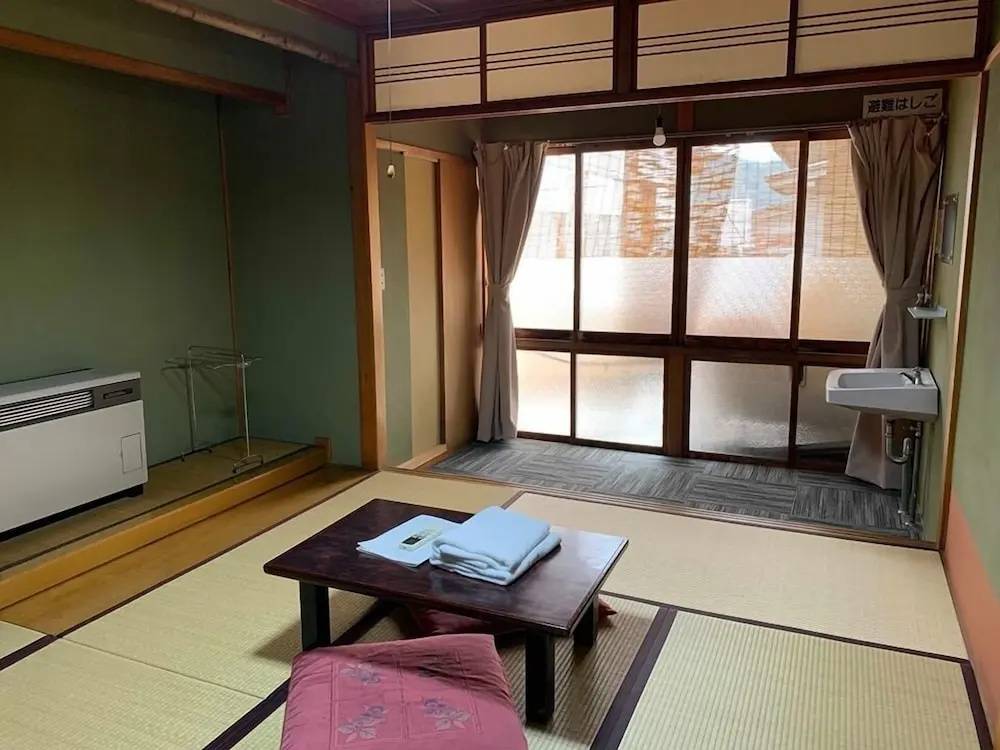 Economy room