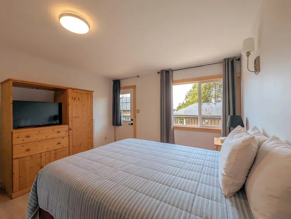 Double Suite (full double bed)