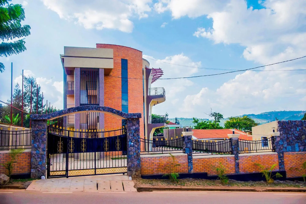 2-Bedroom: A hidden gem, comfort & space, an awesome base to explore Kigali just a few mins from Airport