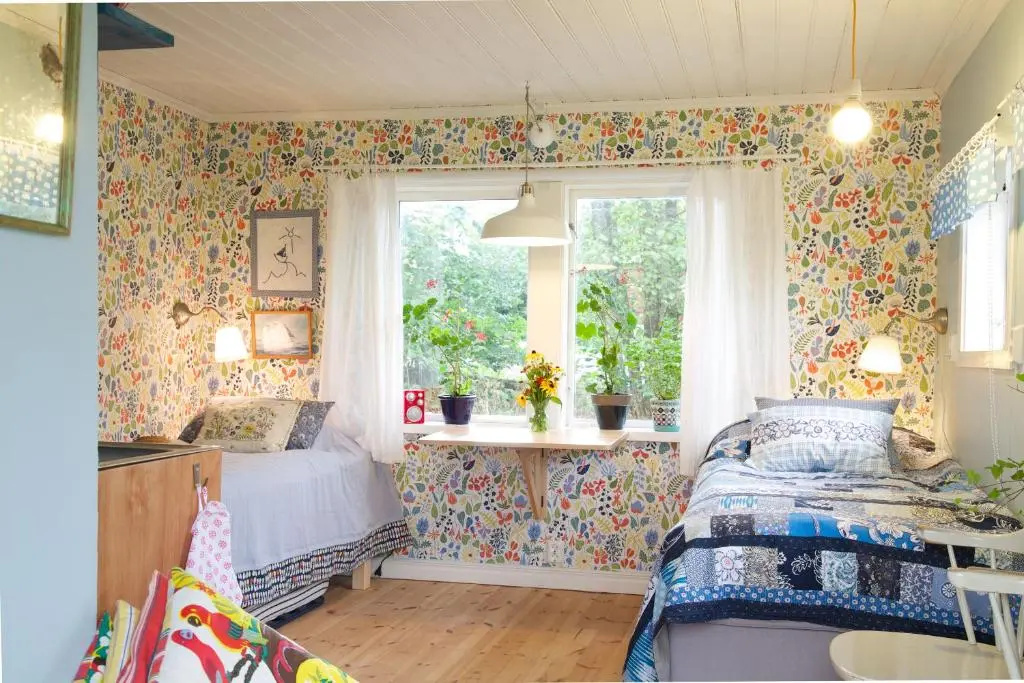 Cottage with garden view