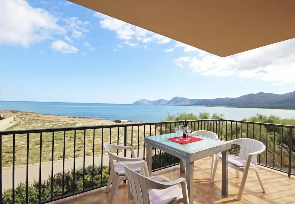 Mallorca Beach front line house 6 pers
