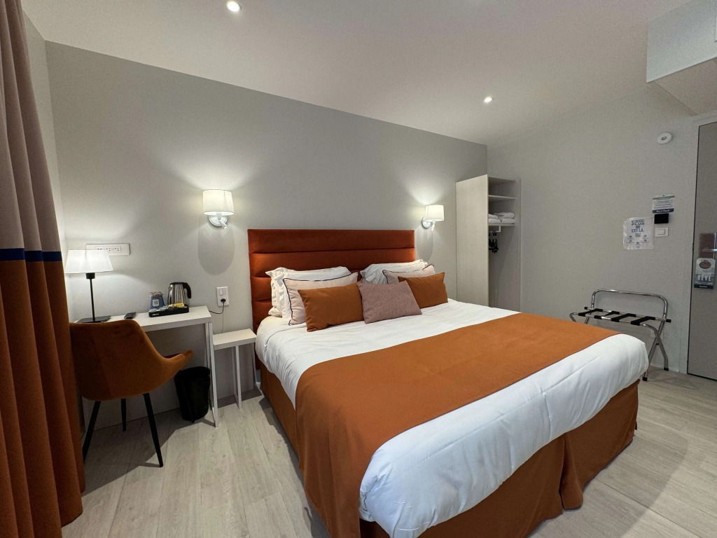 Superior Double room (full double bed)