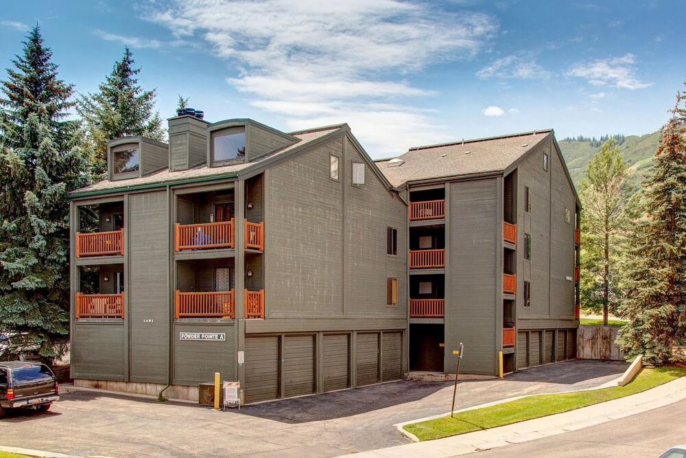 1491 Woodside Avenue Condo Unit 303A - 1 Br condo by RedAwning
