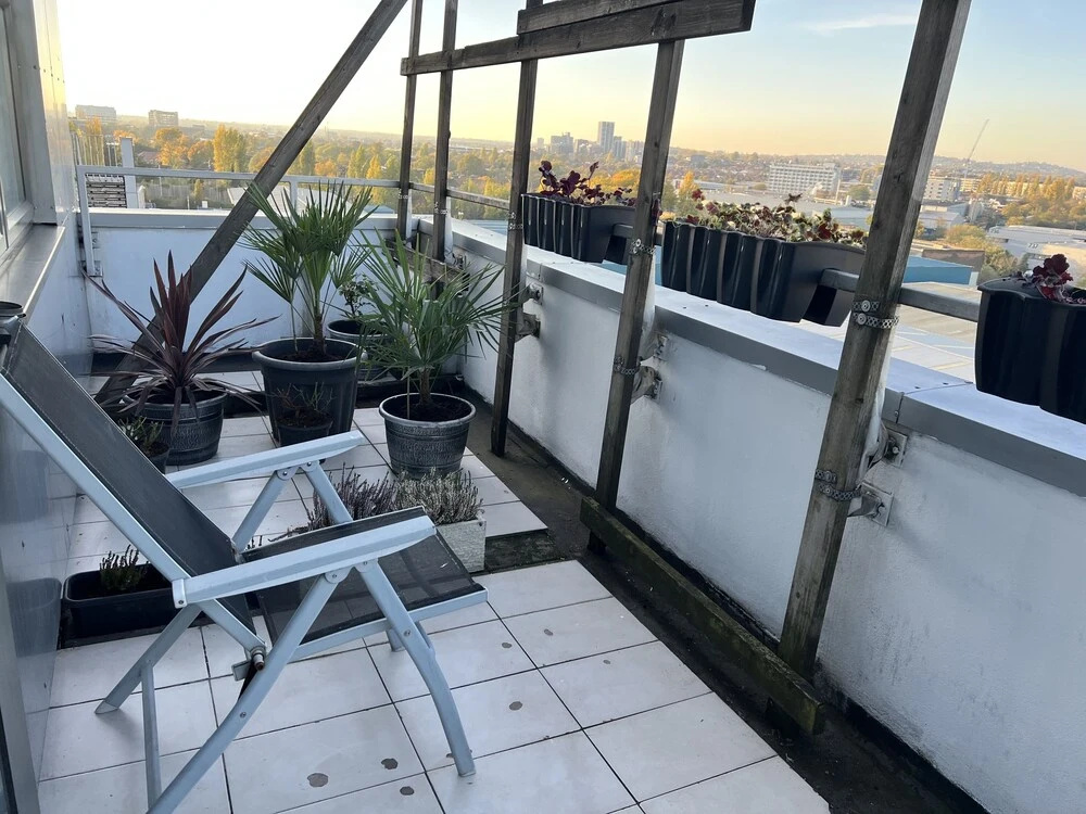 MJ apartment