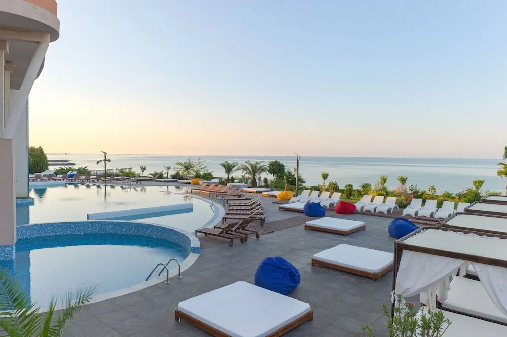 Beach & Waterfront