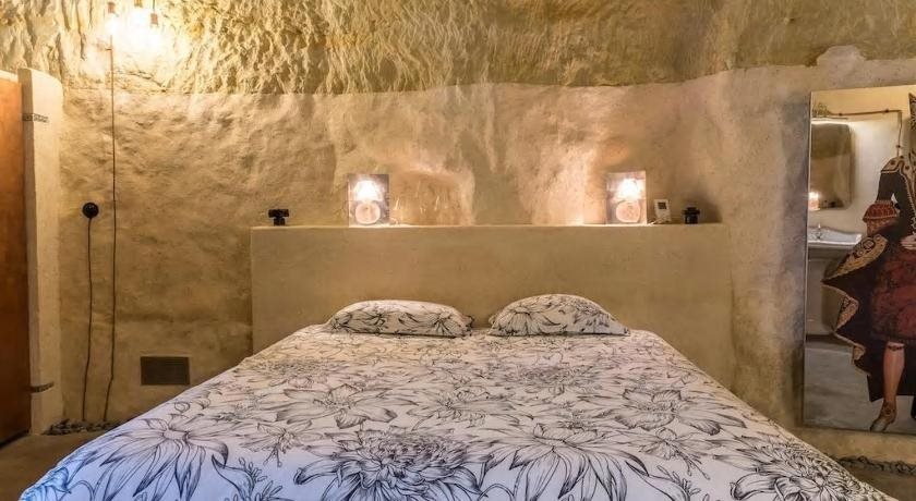 Amboise Troglodyte