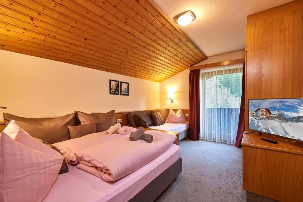 2 Bedrooms Apartment